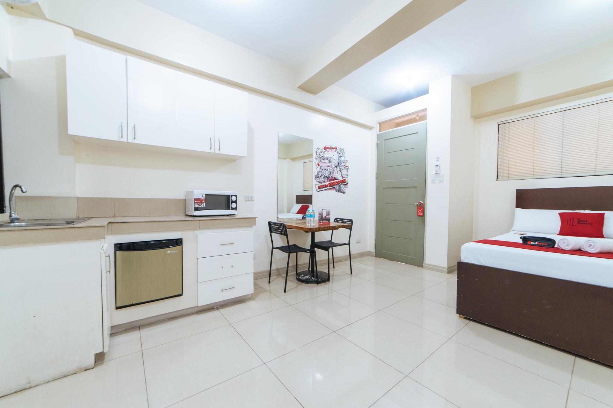 Отель Reddoorz Near Pasay Taft Экстерьер фото