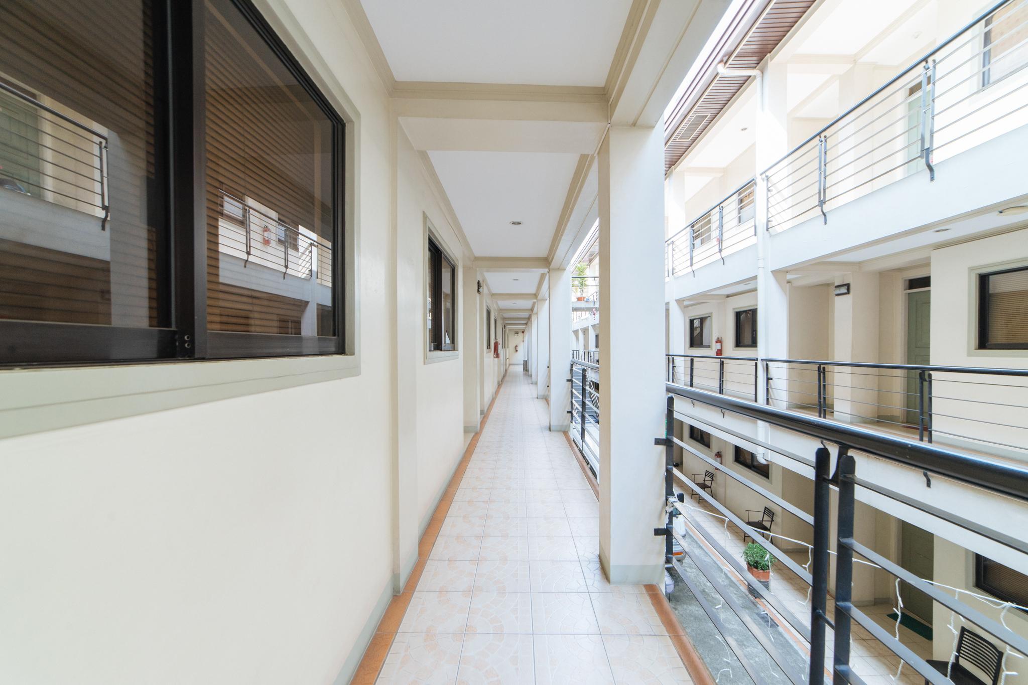 Отель Reddoorz Near Pasay Taft Экстерьер фото