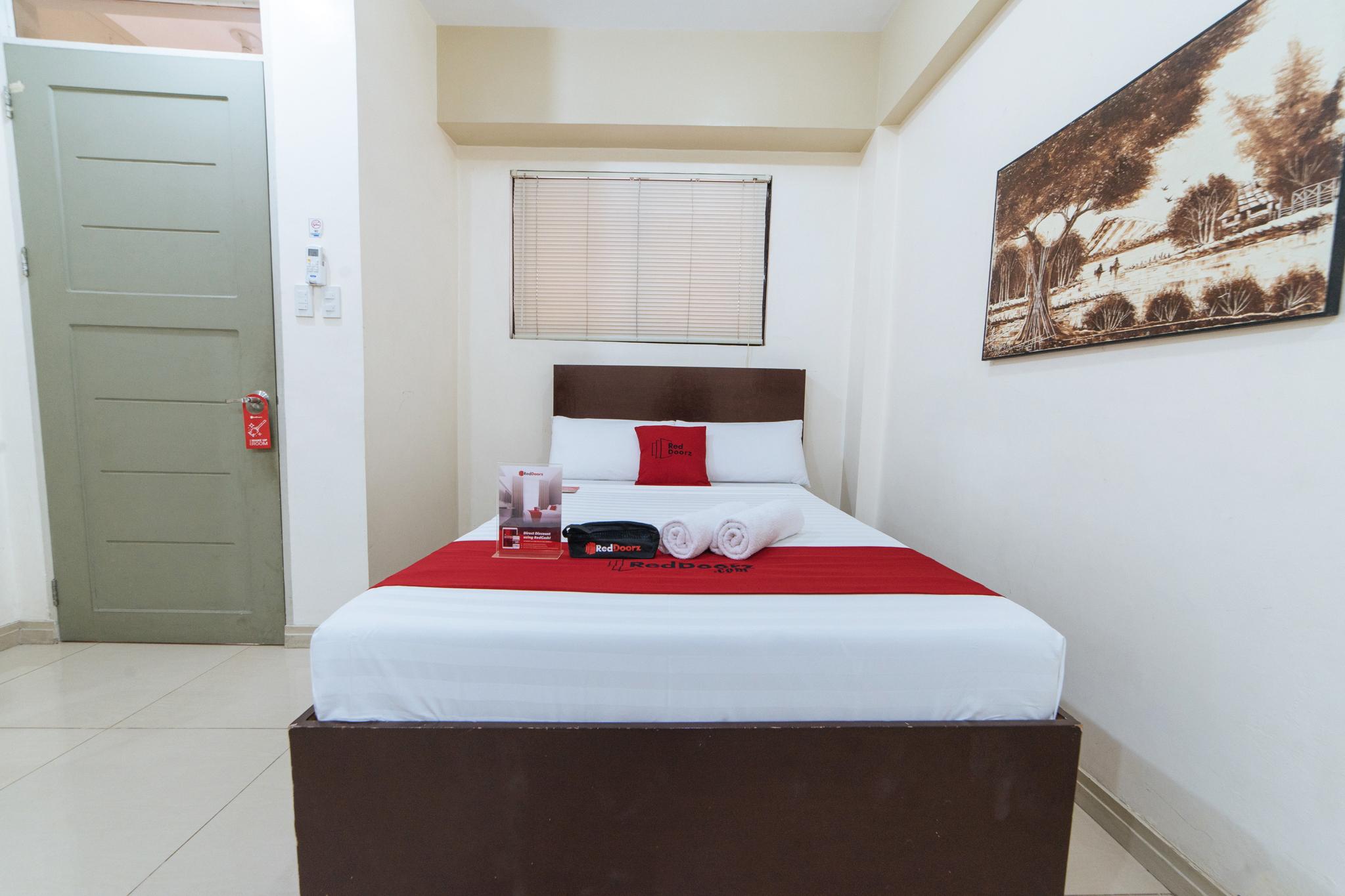Отель Reddoorz Near Pasay Taft Экстерьер фото
