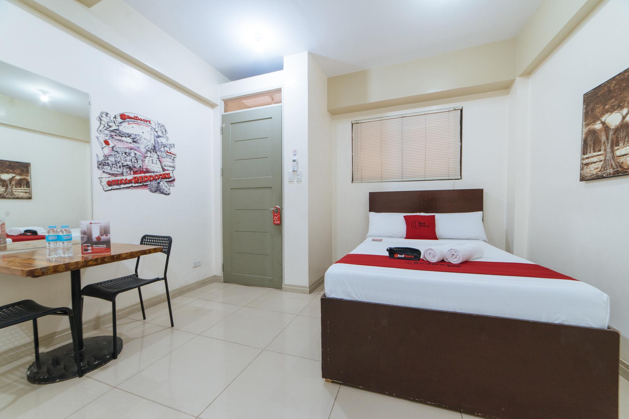 Отель Reddoorz Near Pasay Taft Экстерьер фото