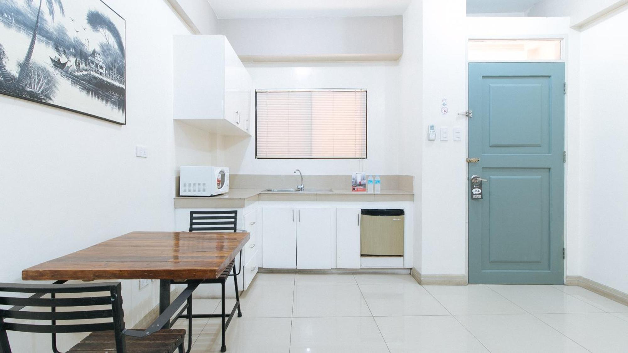 Отель Reddoorz Near Pasay Taft Экстерьер фото