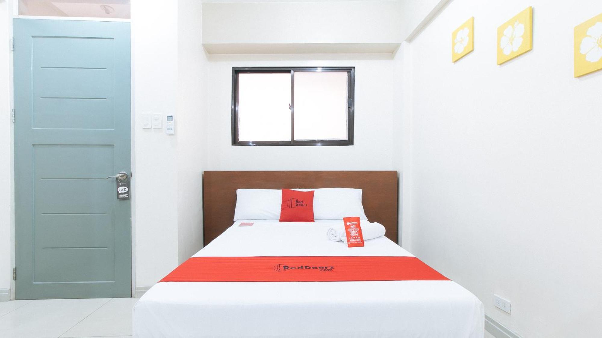Отель Reddoorz Near Pasay Taft Экстерьер фото