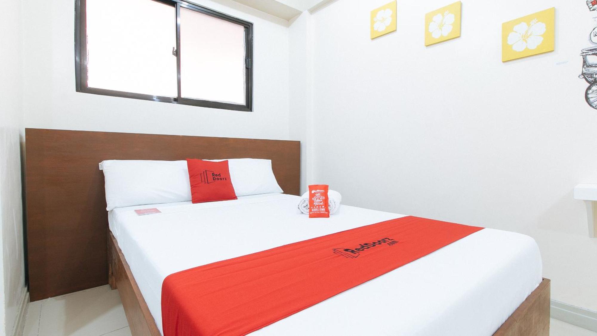 Отель Reddoorz Near Pasay Taft Экстерьер фото