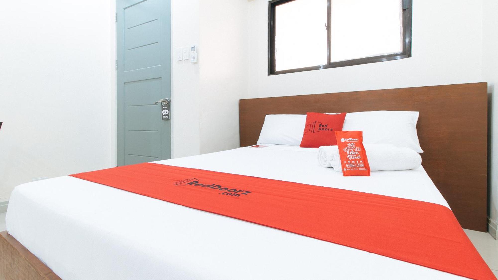 Отель Reddoorz Near Pasay Taft Экстерьер фото