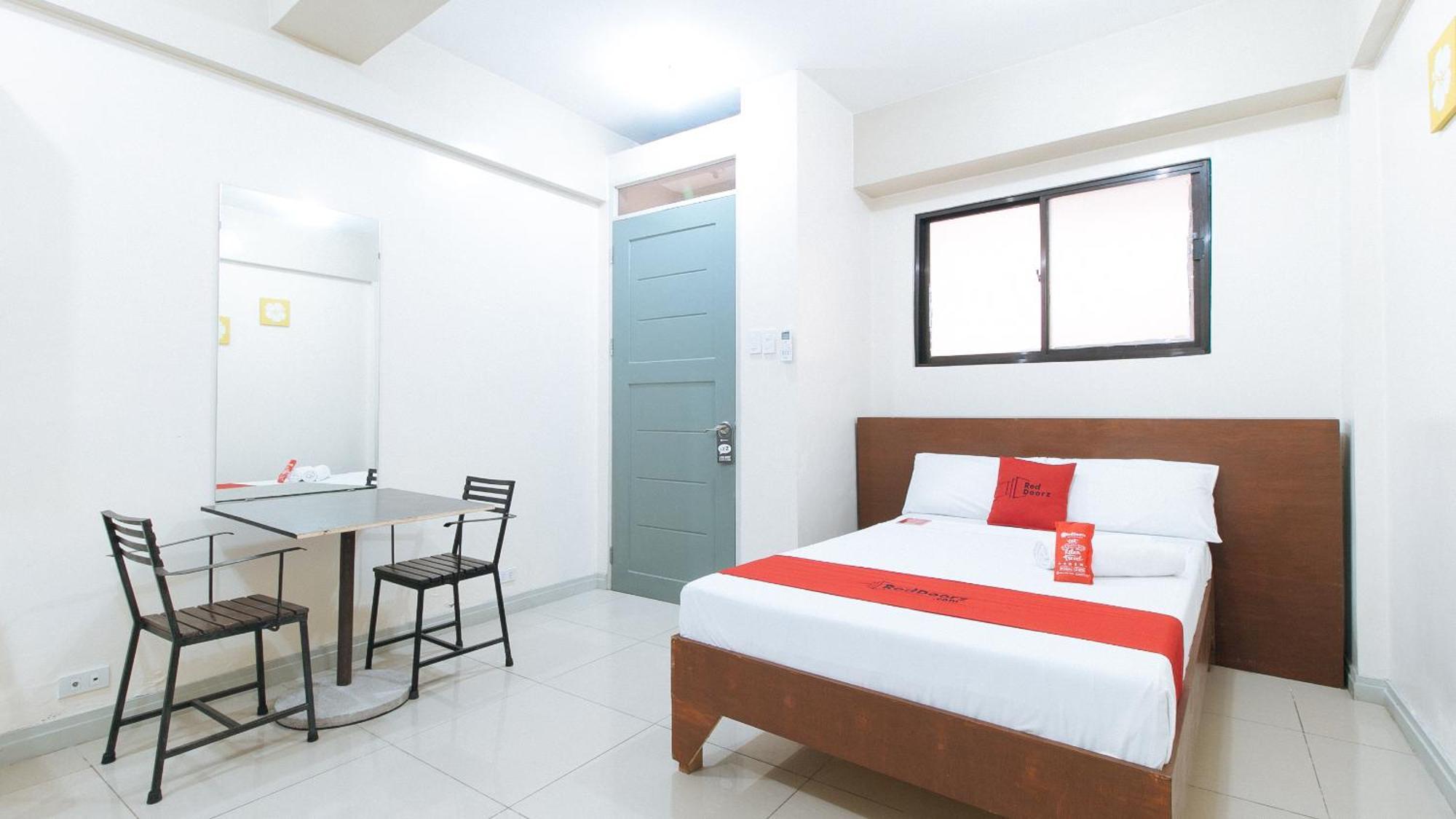 Отель Reddoorz Near Pasay Taft Экстерьер фото