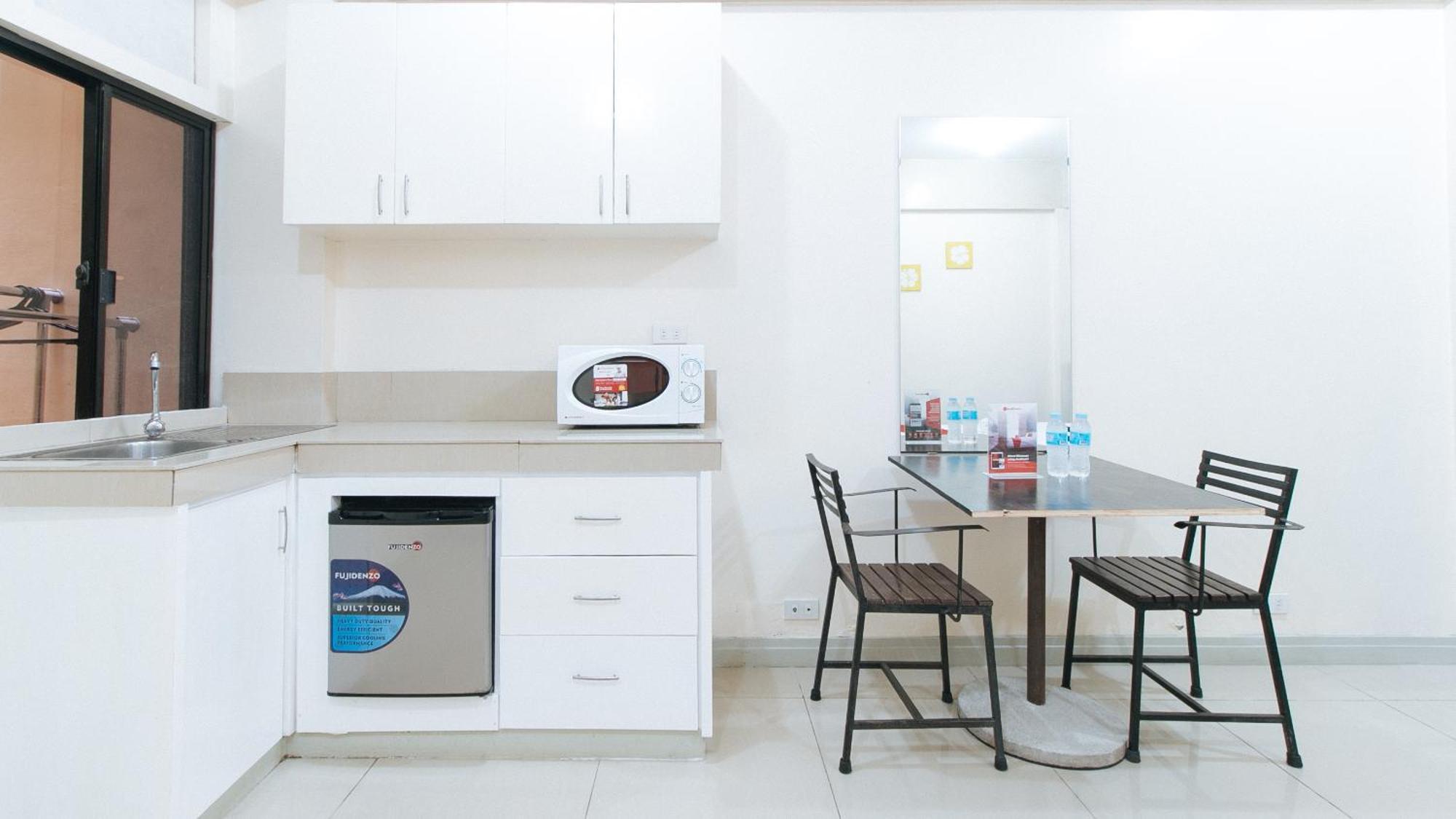 Отель Reddoorz Near Pasay Taft Экстерьер фото