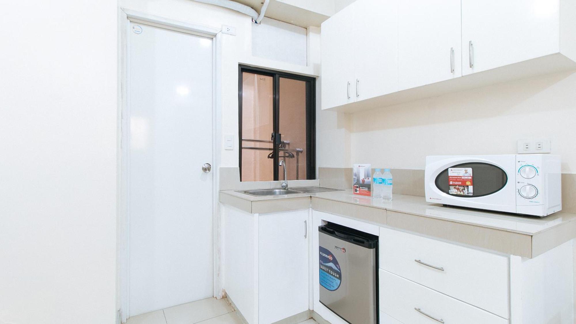 Отель Reddoorz Near Pasay Taft Экстерьер фото