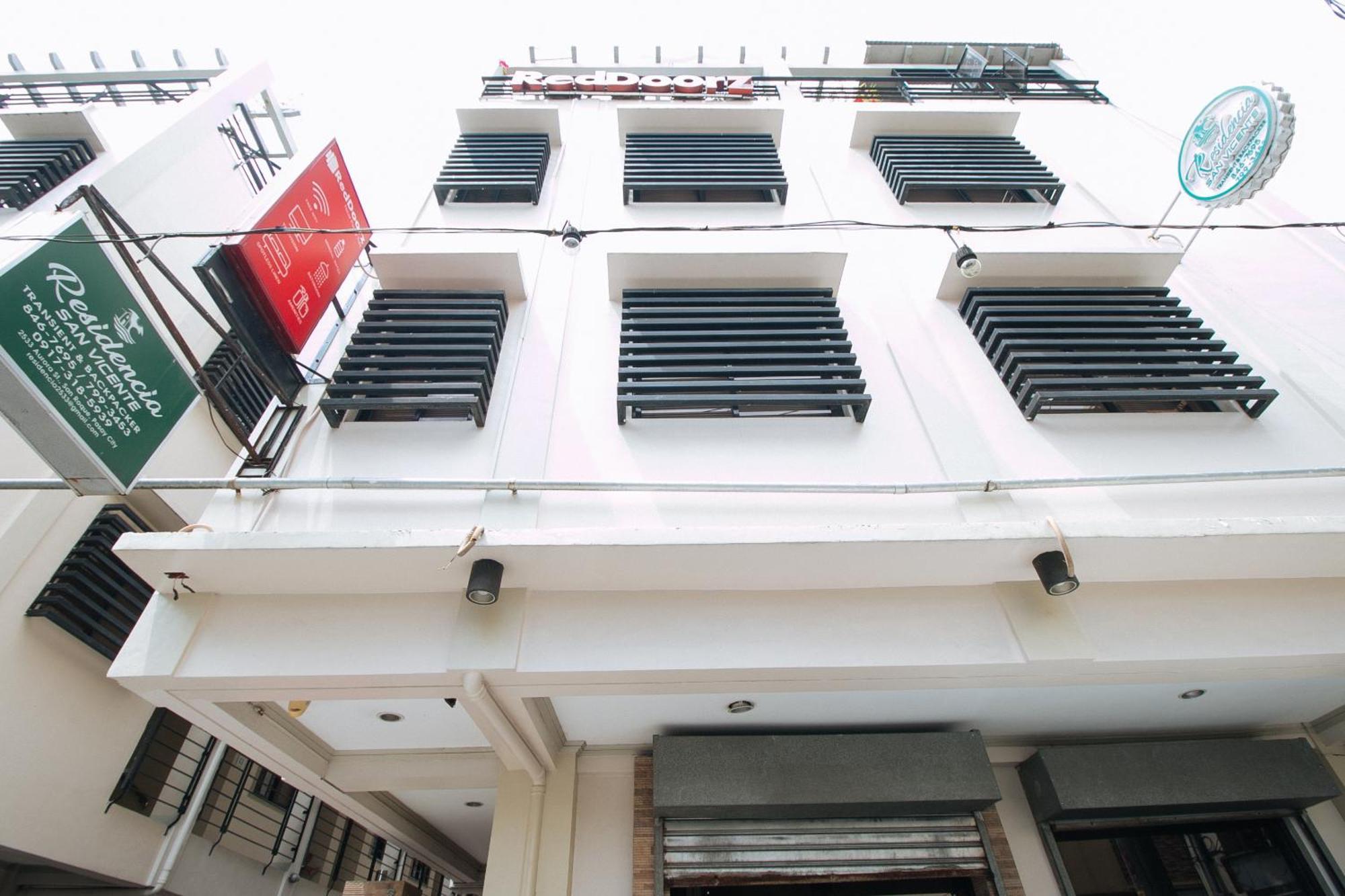 Отель Reddoorz Near Pasay Taft Экстерьер фото