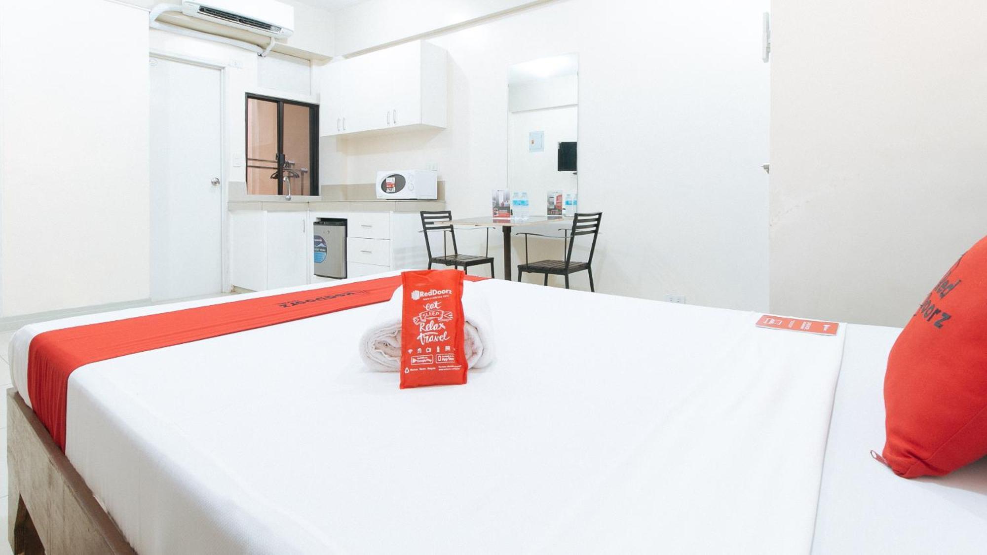Отель Reddoorz Near Pasay Taft Экстерьер фото