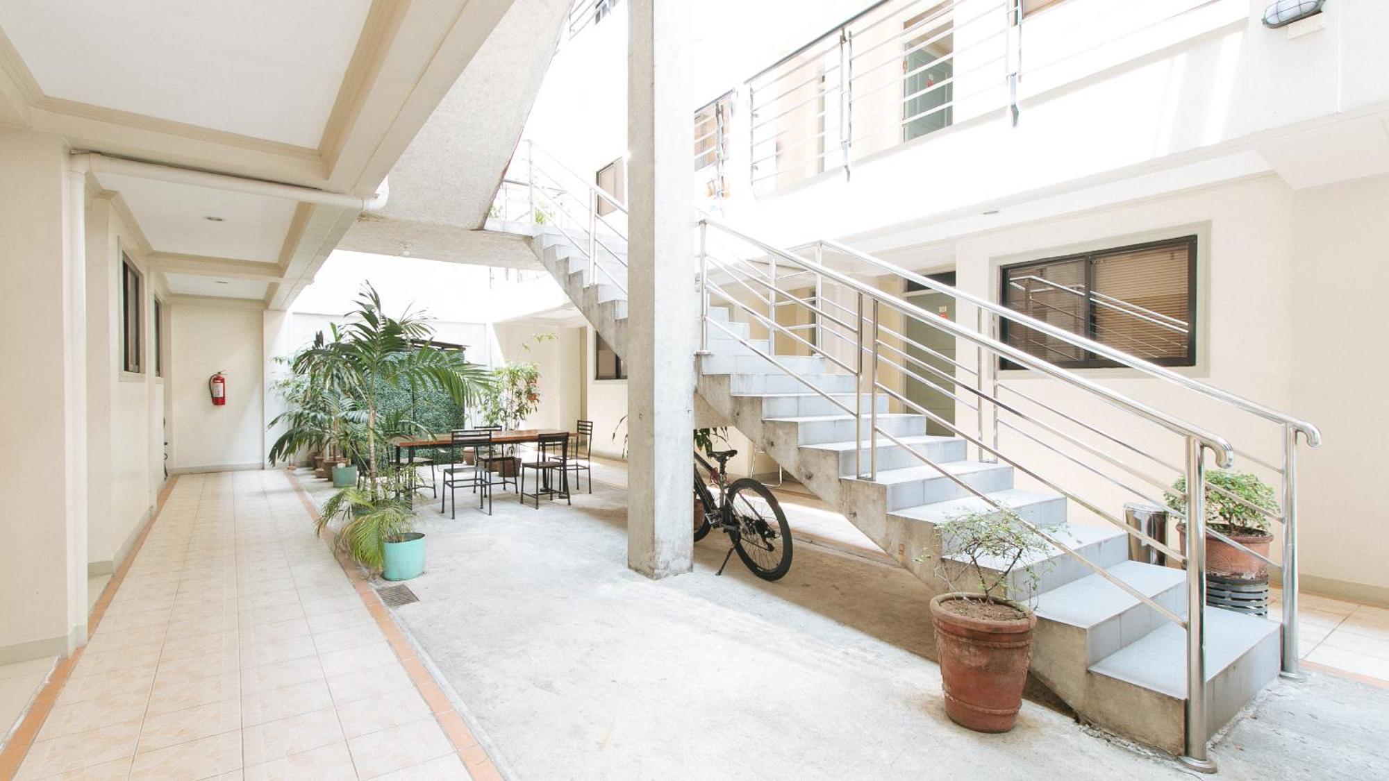 Отель Reddoorz Near Pasay Taft Экстерьер фото