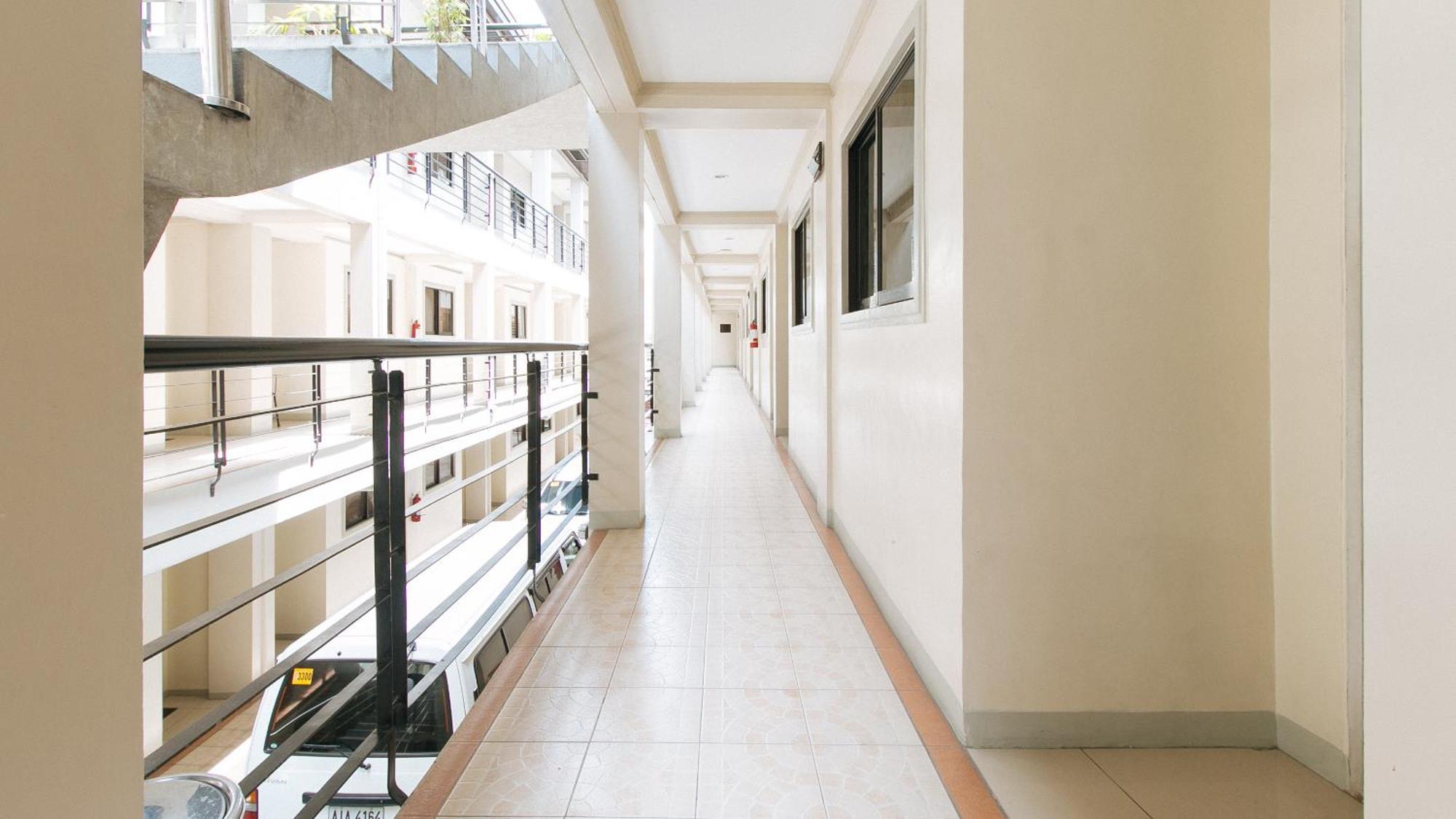 Отель Reddoorz Near Pasay Taft Экстерьер фото